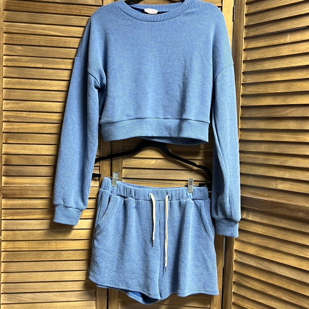 Blue Pink Lily Lounge Set